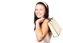 Wakacyjne wydawanie pieniędzy, czyli zakupy za granicą