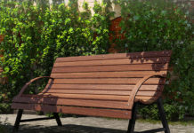 drewniane ławki do ogrodu