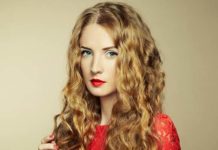 Prosta, czerwona sukienka - jaka biżuteria najlepiej się z nią zgra?