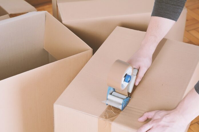 Pudełka kartonowe w e-commerce - bezpieczny transport produktów