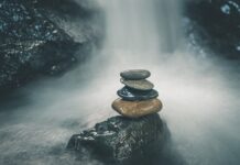 Czemu nie trzyma się kamieni w domu?