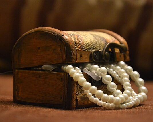 Z czego robi się korale?