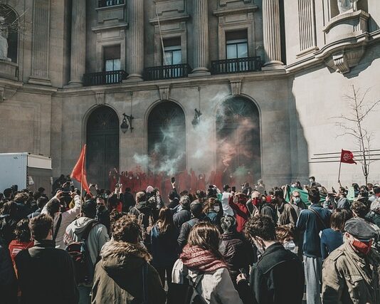 Co to znaczy regular fit po polsku?