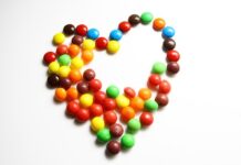 Do czego kolorowa torebka?