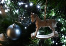 Jak złożyć kartkę A4 do koperty?