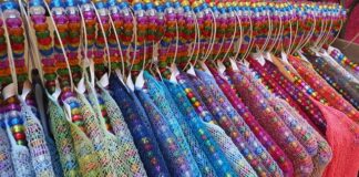 Co pod sukienkę bez rękawów?