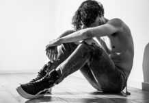 Jakie spodnie do koszuli w paski?