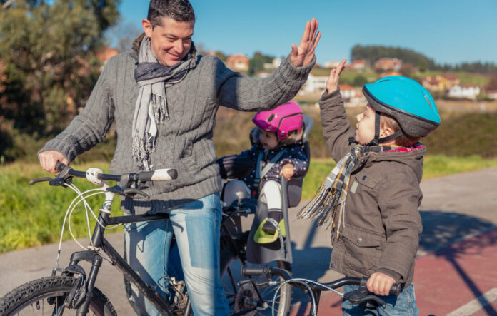 Jak zadbać o bezpieczeństwo dziecka podczas wycieczki rowerowej
